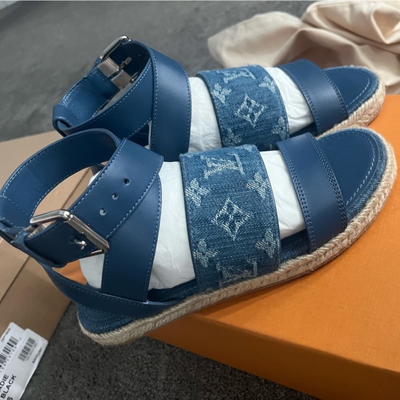 Louis Vutton flats - Picture 7 of 9